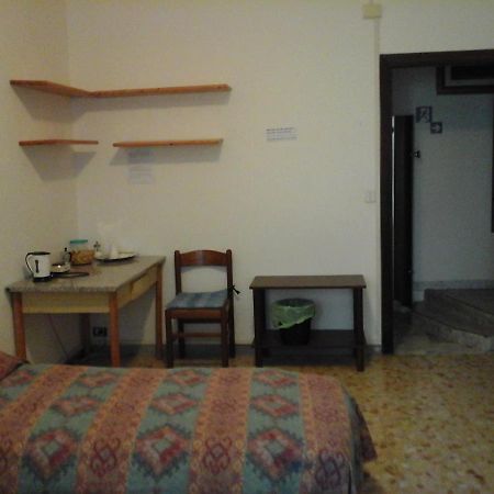 B&B Near Metro' Central Line - Only Wc In The Rooms 15 Minutes To Termini Station 20 To Spagna Square - In The Night Bus Rome Extérieur photo